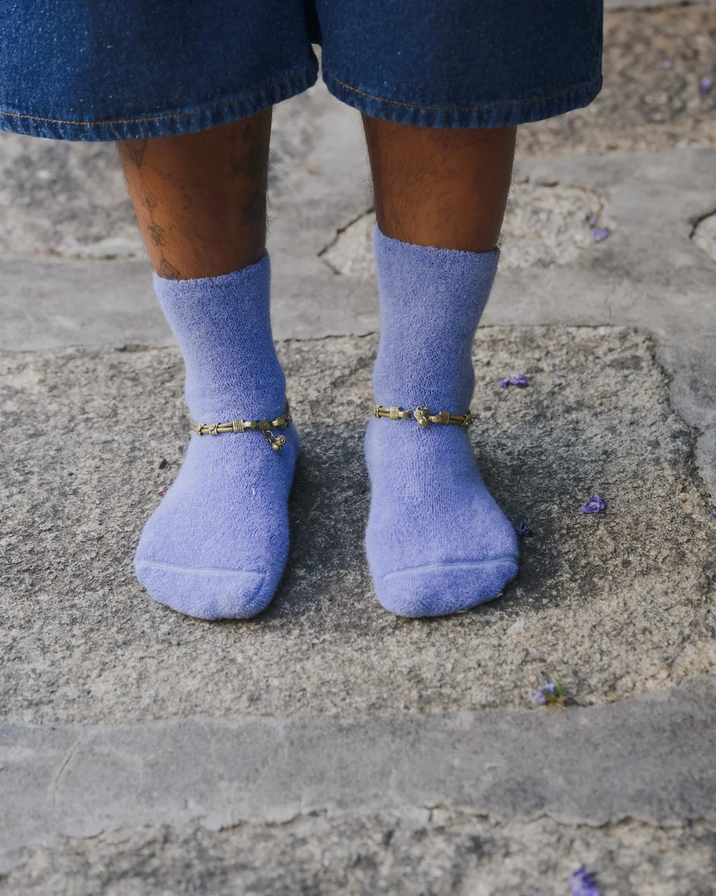 Socken mit Schnalle über dem Knöchel