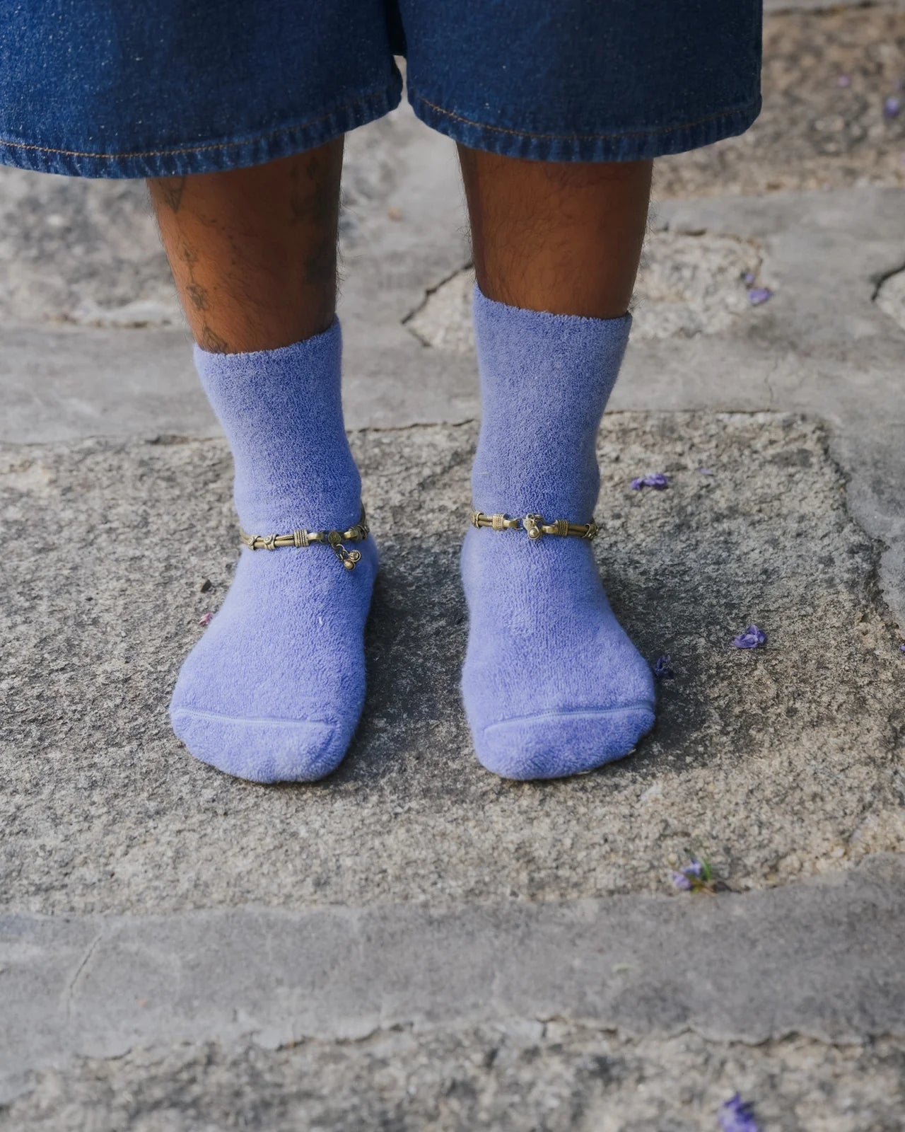 Socken mit Schnalle über dem Knöchel