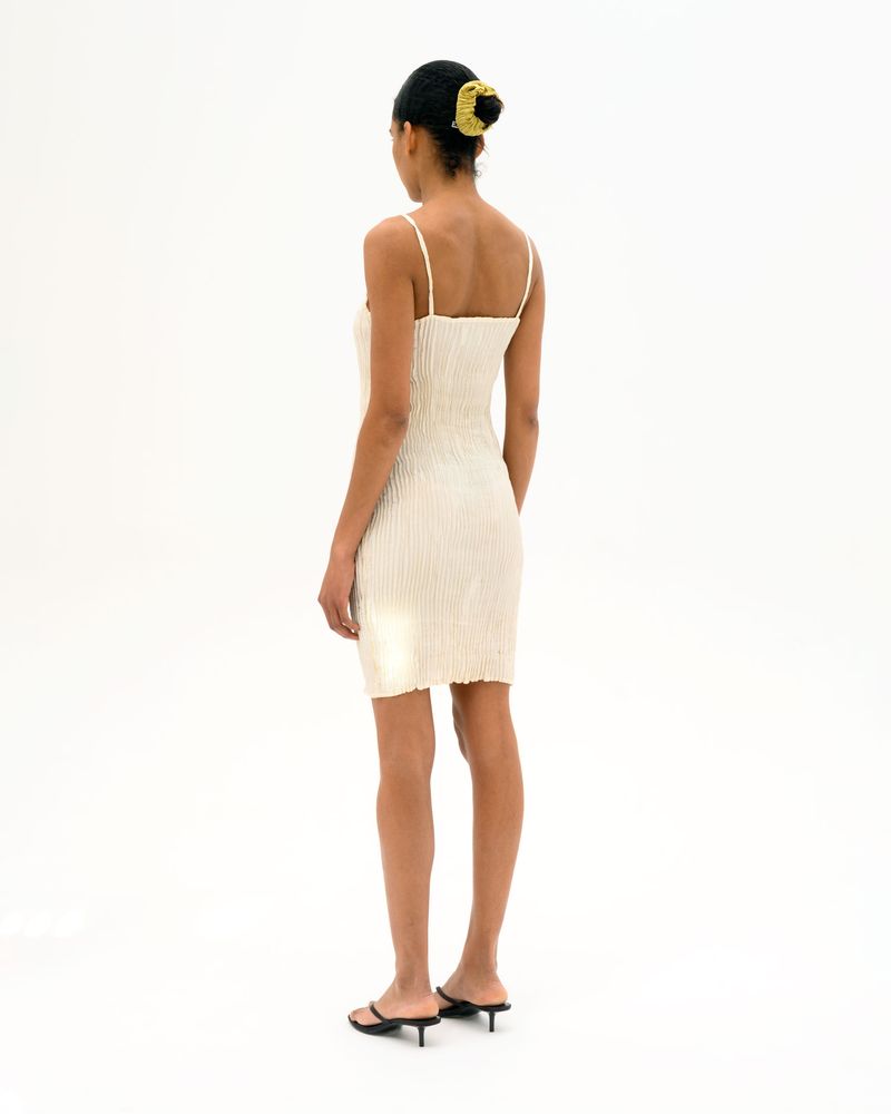 Plissiertes Satinseiden-Cami-Kurzkleid