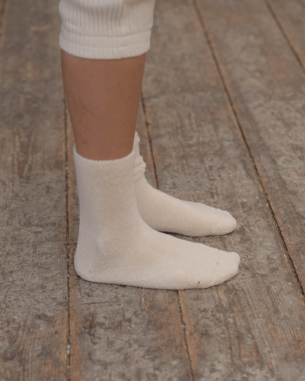 Socken mit Schnalle über dem Knöchel